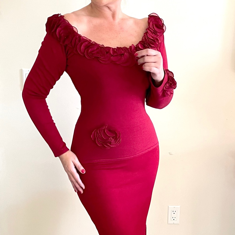 BLACK FRIDAY Wine Red beautiful and delicate 2 pieces design with petals design